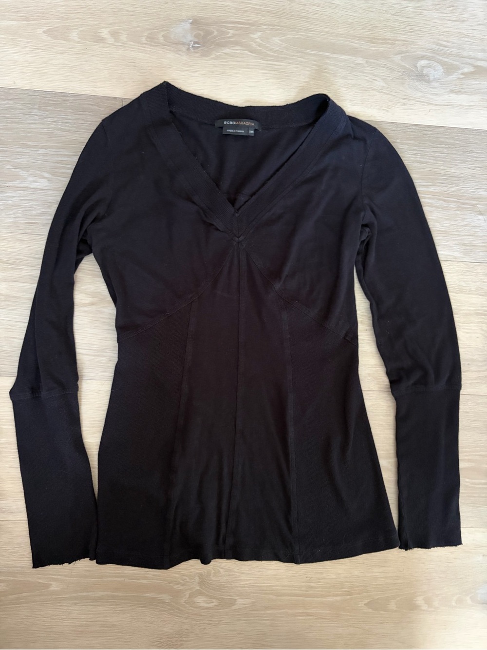 BCBGMAXAZRIA Y2K Black Fitted V Neck Long Sleeve Top XXS